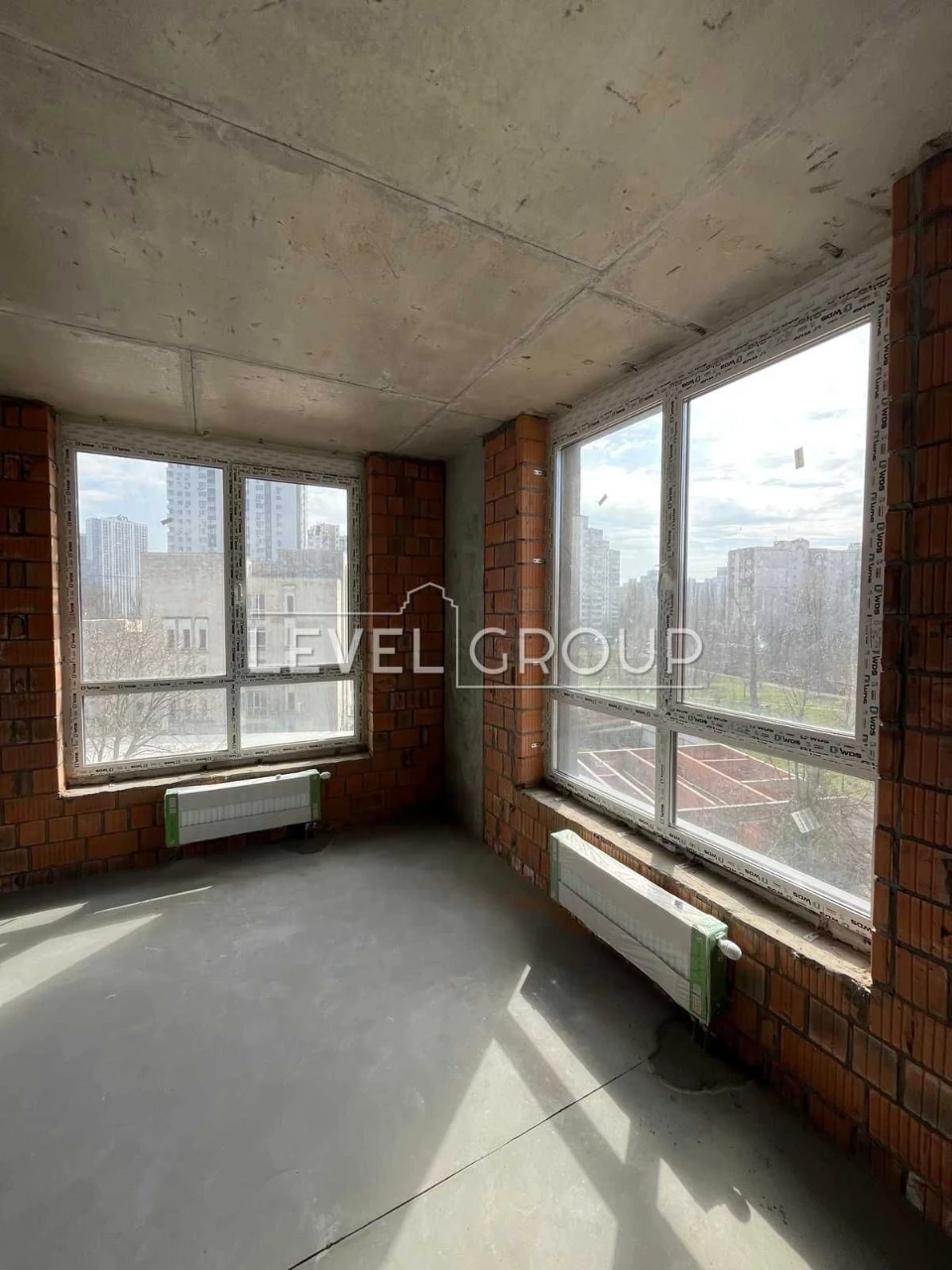 Sale of a 3-bedroom apartment, Holosiiv, Senat Residence, Re Shopping Mall