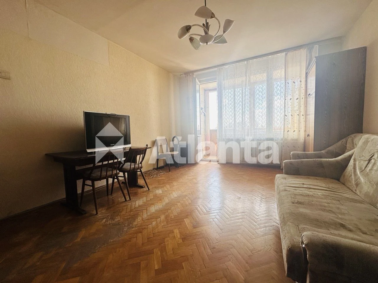 Продаж 2к квартири в серці Києва — вул. Обсерваторна(Львівсь