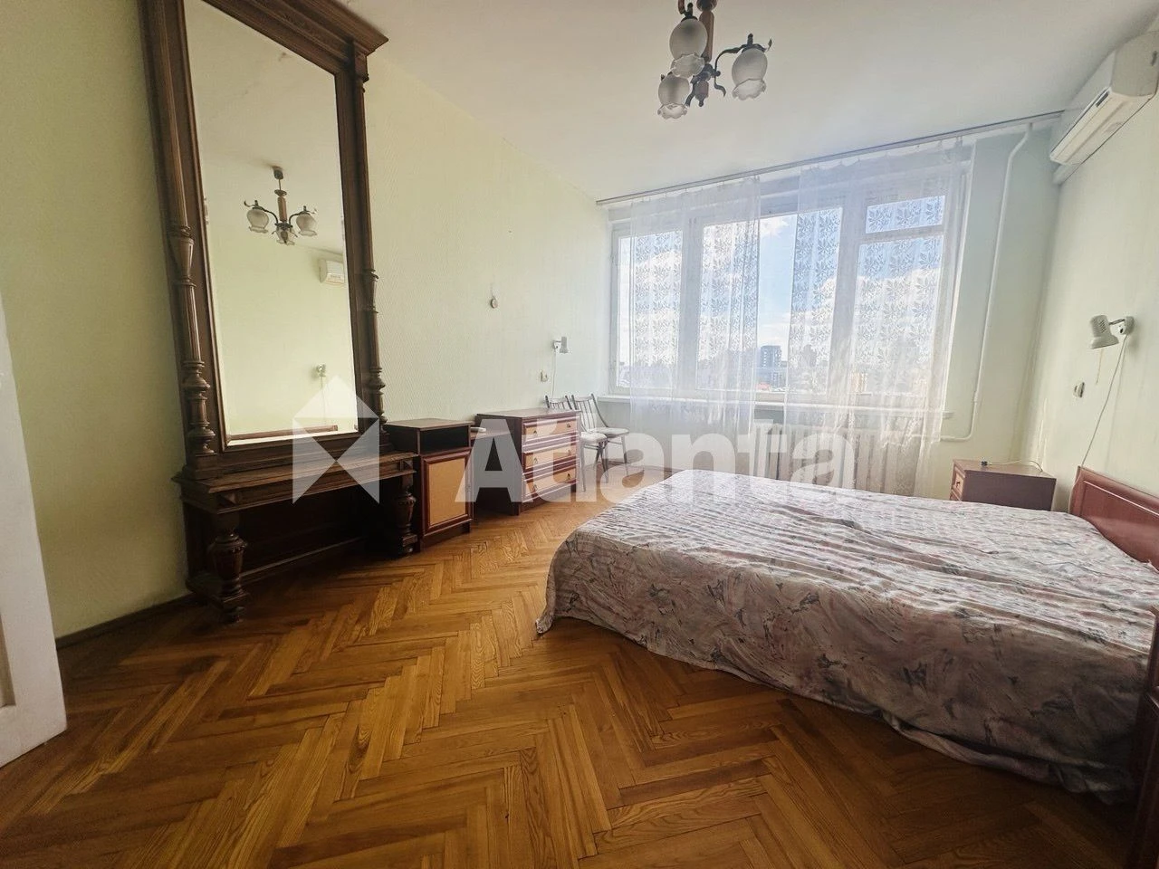 Продаж 2к квартири в серці Києва — вул. Обсерваторна(Львівсь