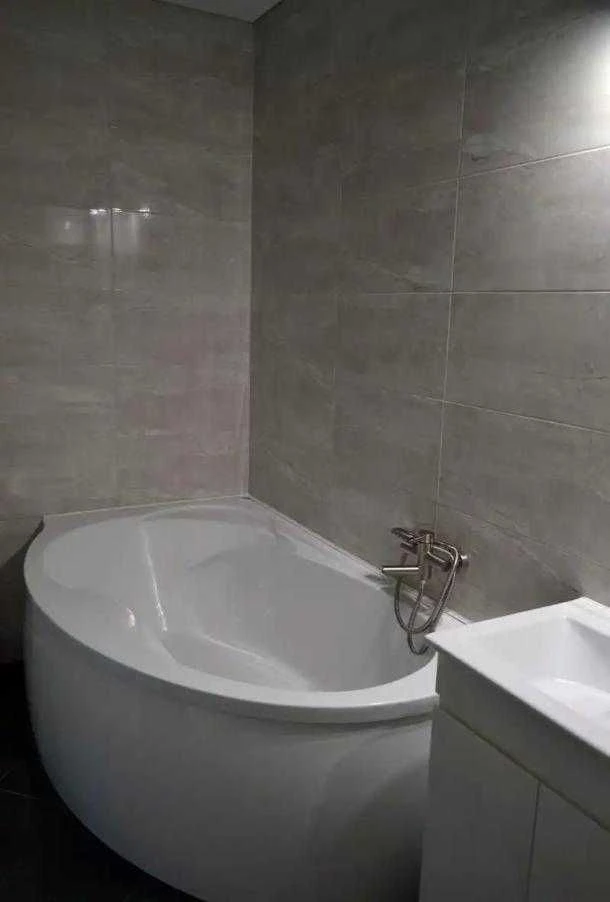 Продам 1 к. квартиру на Олексіївці, до метро Перемога 10 хви