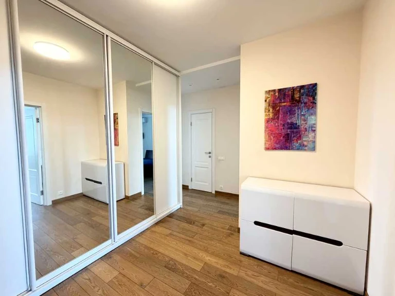 Apartment. Kyiv, Beresteyskyi Ave. (Poles)