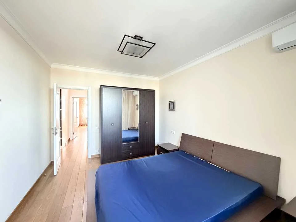 Apartment. Kyiv, Beresteyskyi Ave. (Poles)