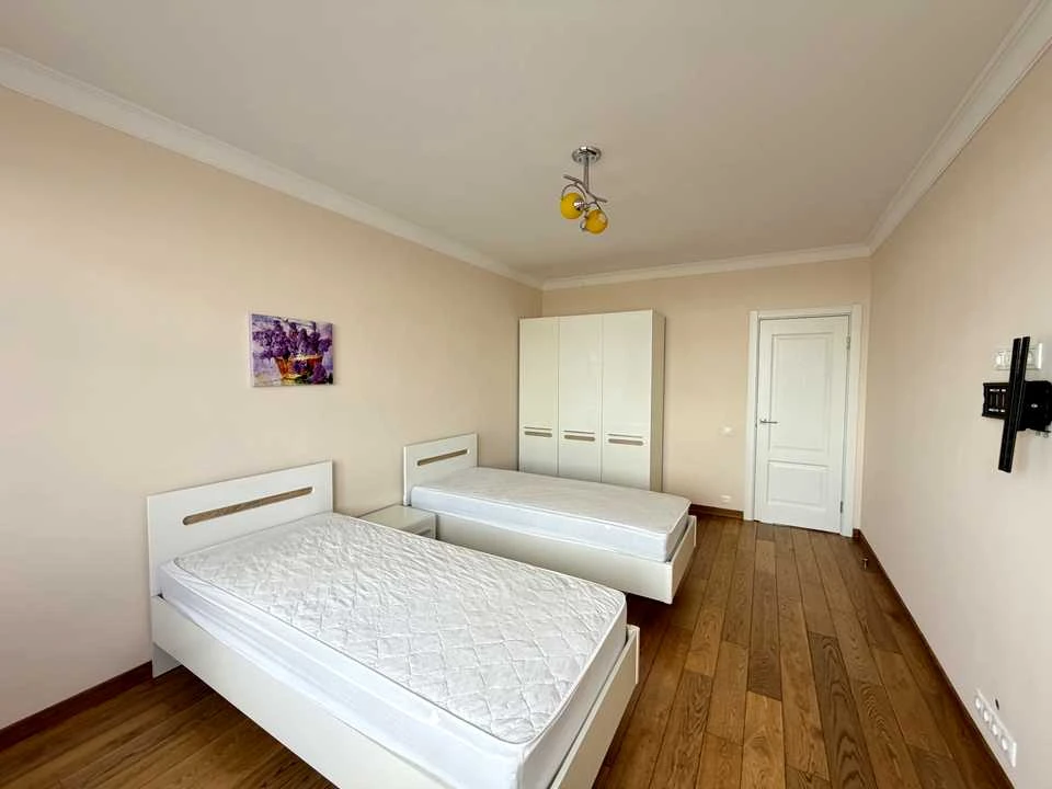 Apartment. Kyiv, Beresteyskyi Ave. (Poles)