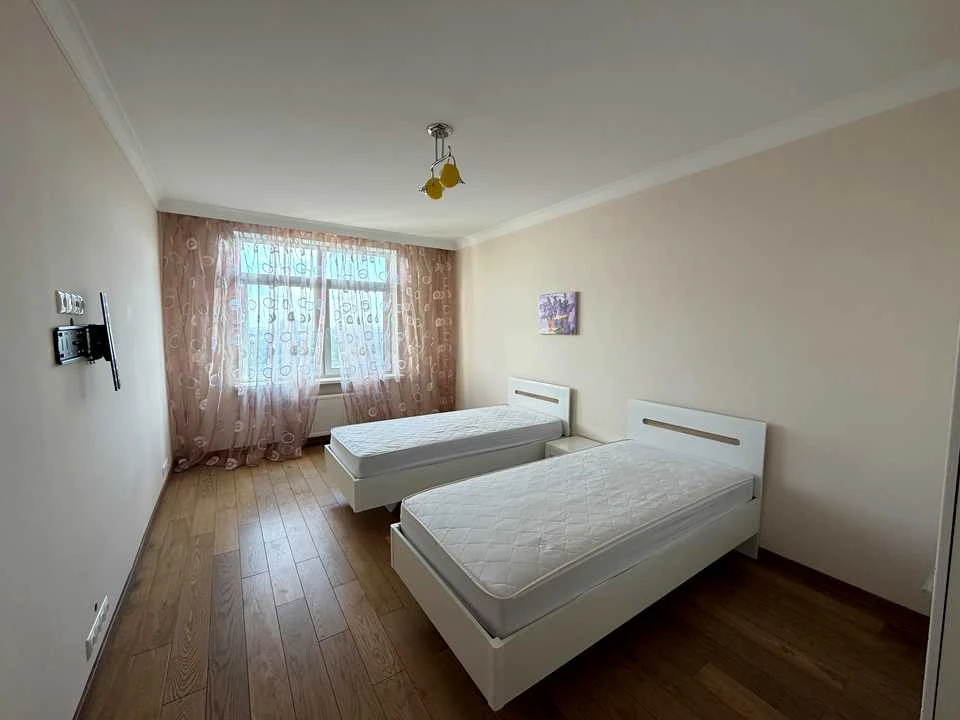 Apartment. Kyiv, Beresteyskyi Ave. (Poles)