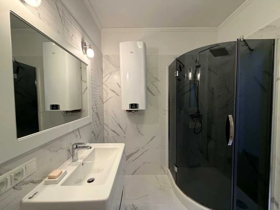 Apartment. Kyiv, Beresteyskyi Ave. (Poles)