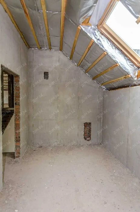 Сучасний будинок на Подолі