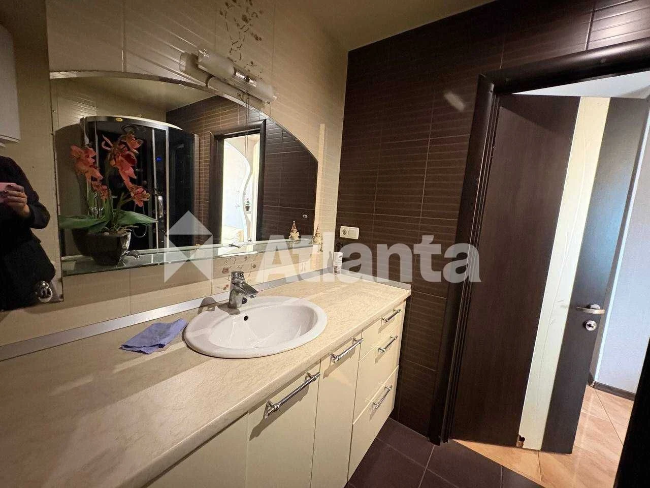 2 room apartment, in perfect condition, brick house.