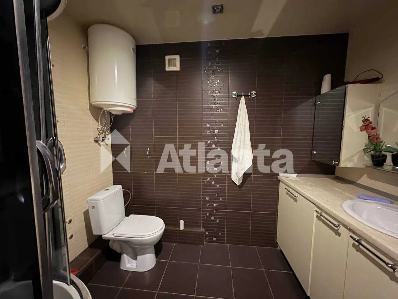 2 room apartment, in perfect condition, brick house.