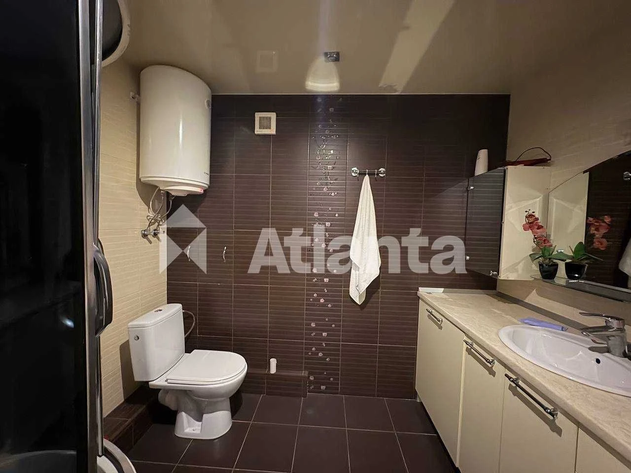 2 room apartment, in perfect condition, brick house.