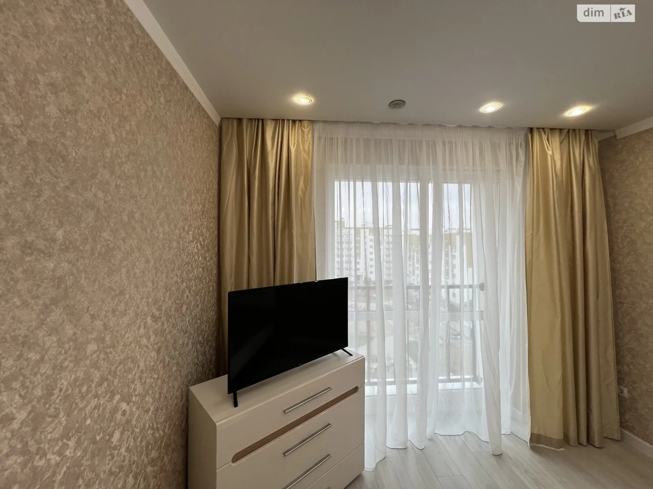 Apartment for Sale in Akademichny