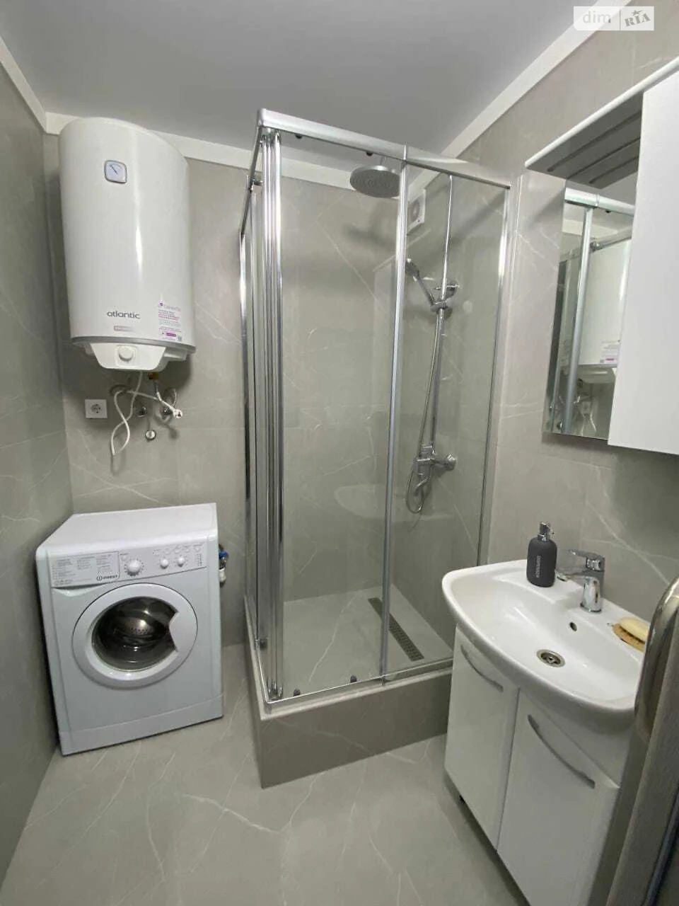Long-Term Rental Apartment, Poczynki