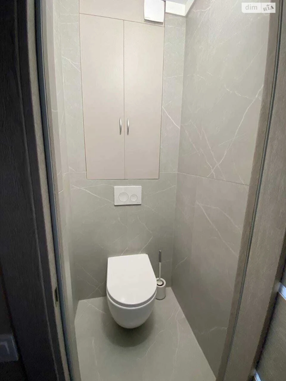 Long-Term Rental Apartment, Poczynki