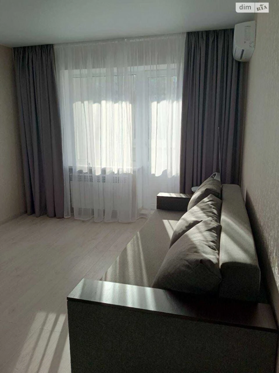 Long-Term Rental Apartment, Poczynki