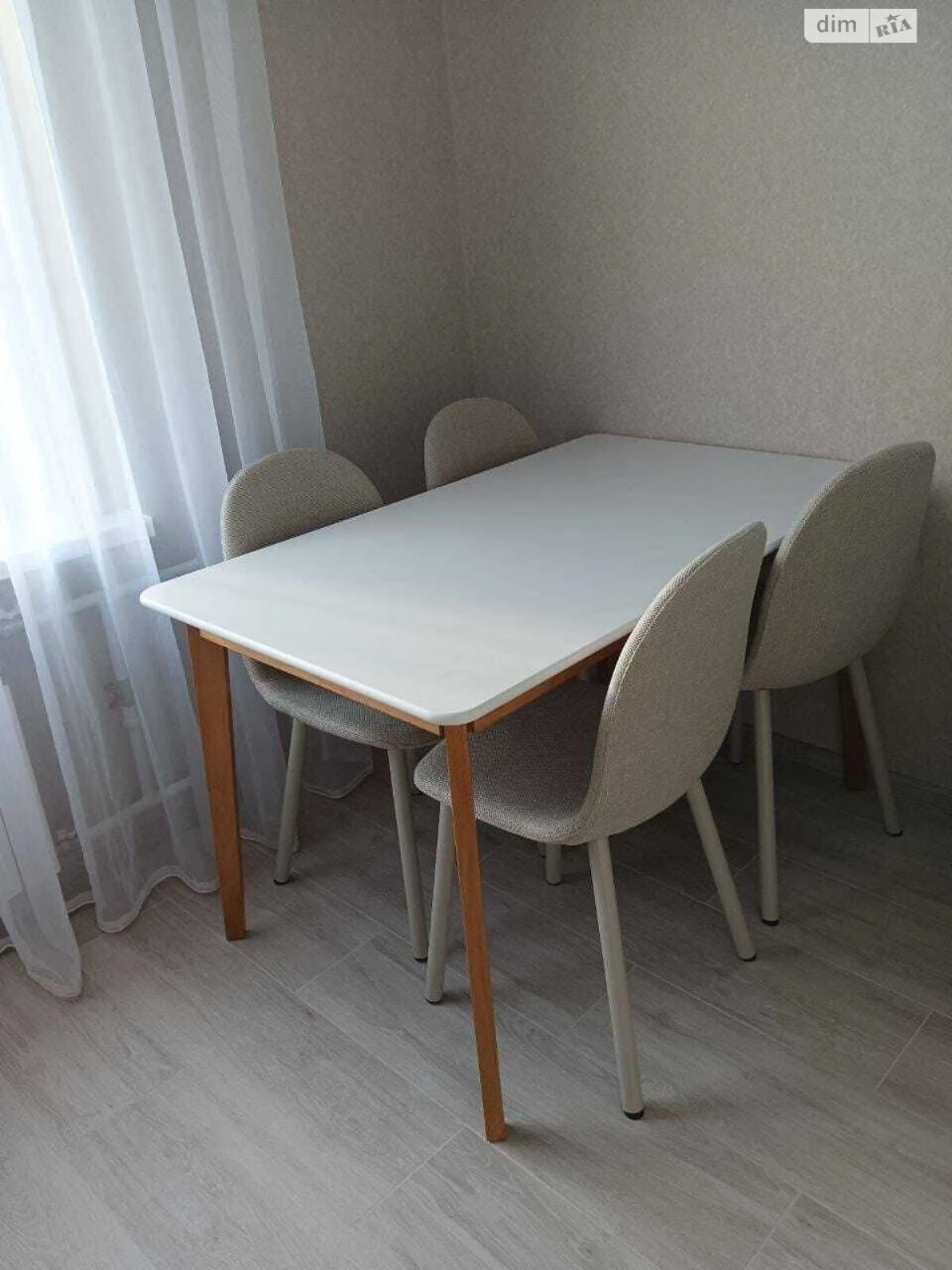 Long-Term Rental Apartment, Poczynki
