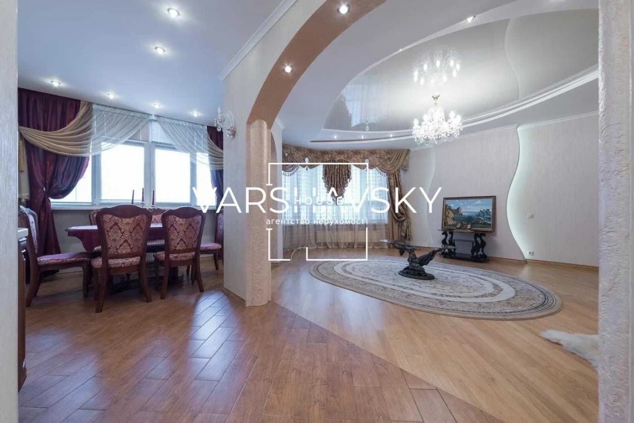 Spacious 3-bedroom apartment for sale near Pozniaky metro, no%