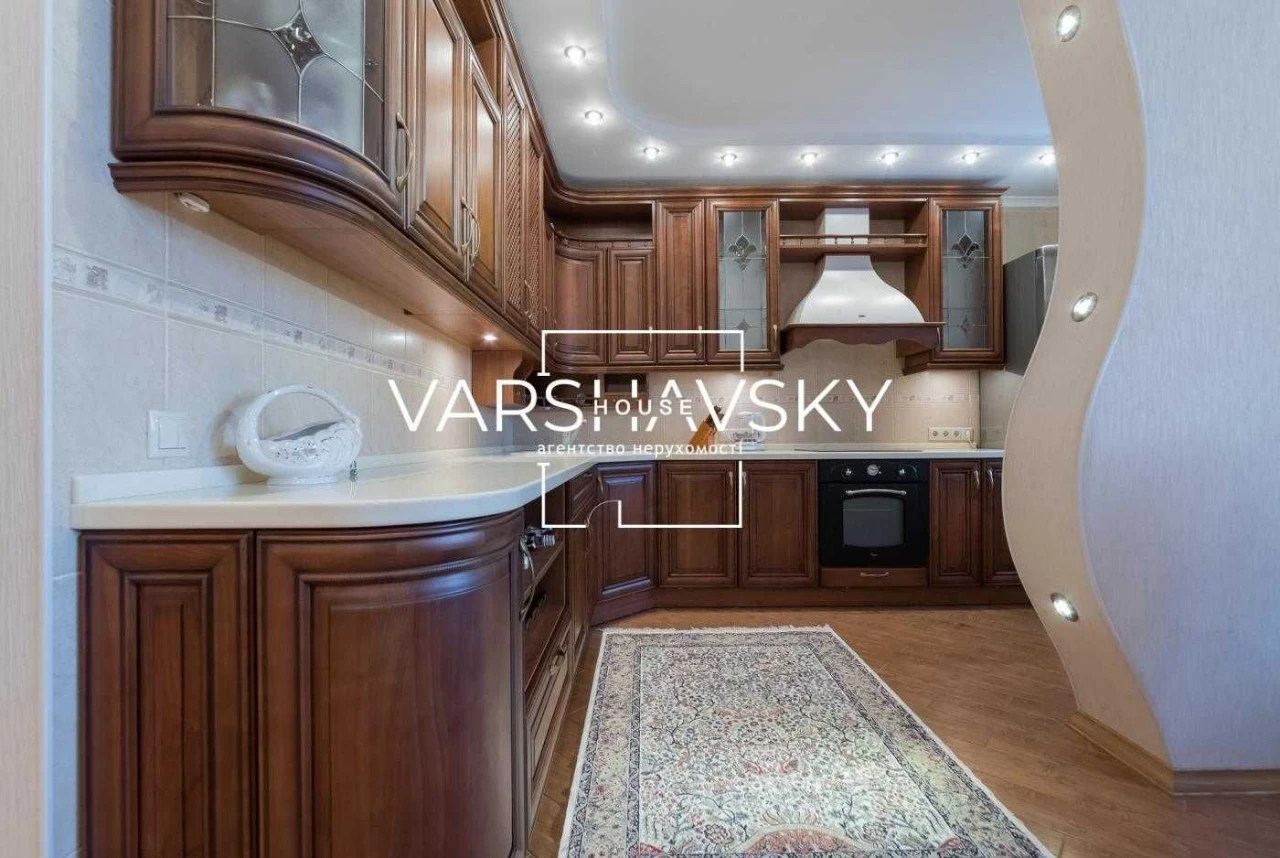Spacious 3-bedroom apartment for sale near Pozniaky metro, no%