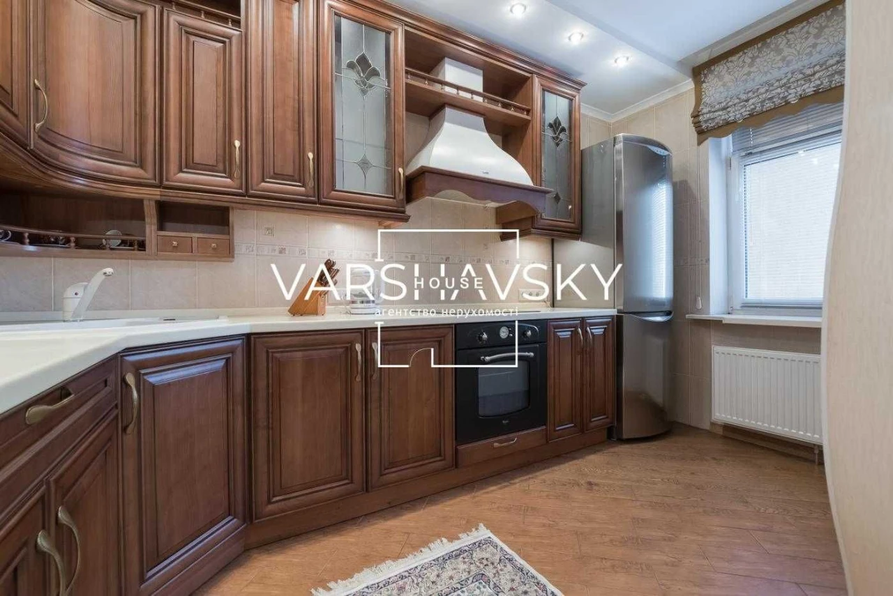 Spacious 3-bedroom apartment for sale near Pozniaky metro, no%