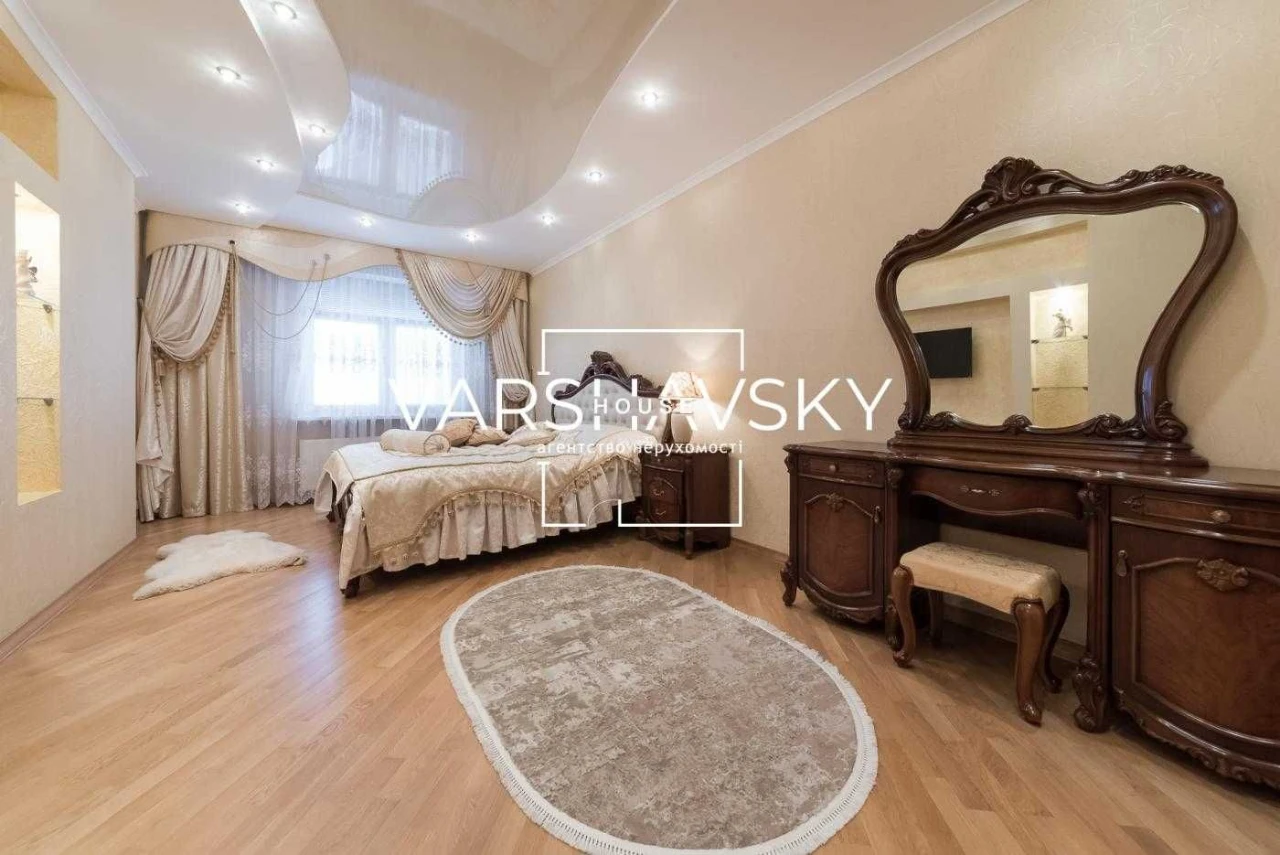 Spacious 3-bedroom apartment for sale near Pozniaky metro, no%