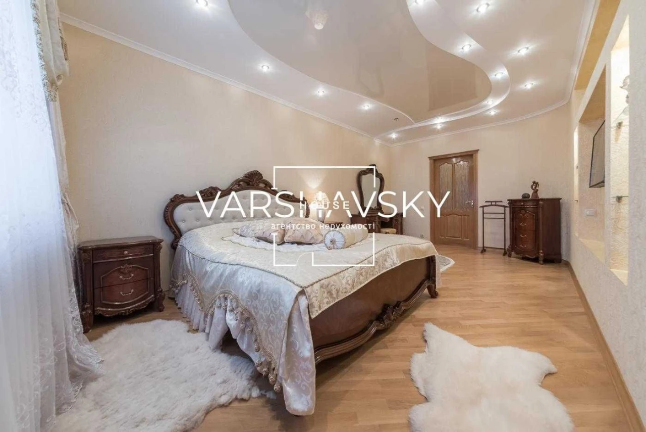Spacious 3-bedroom apartment for sale near Pozniaky metro, no%