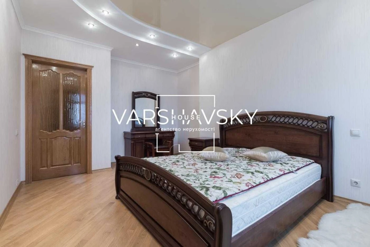 Spacious 3-bedroom apartment for sale near Pozniaky metro, no%