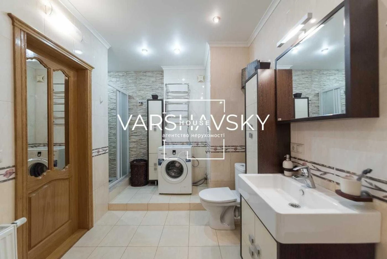 Spacious 3-bedroom apartment for sale near Pozniaky metro, no%