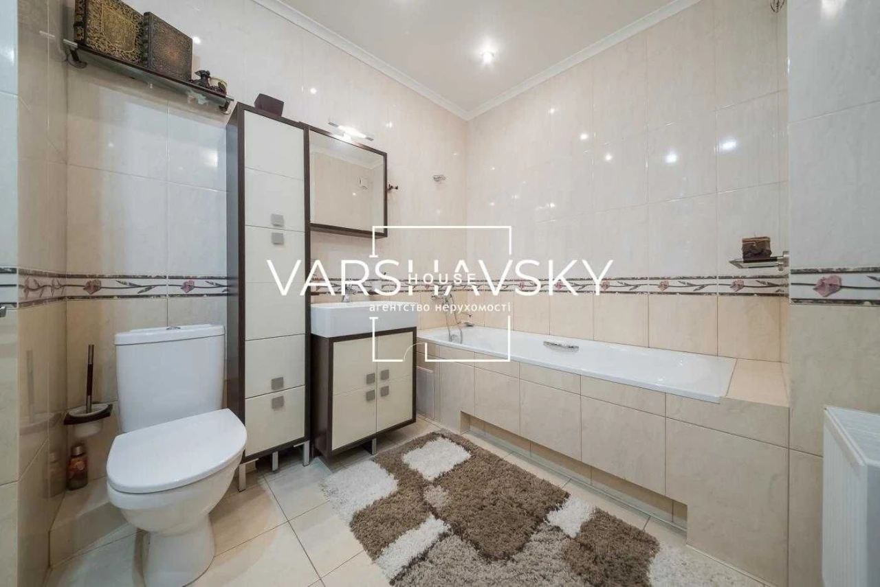 Spacious 3-bedroom apartment for sale near Pozniaky metro, no%