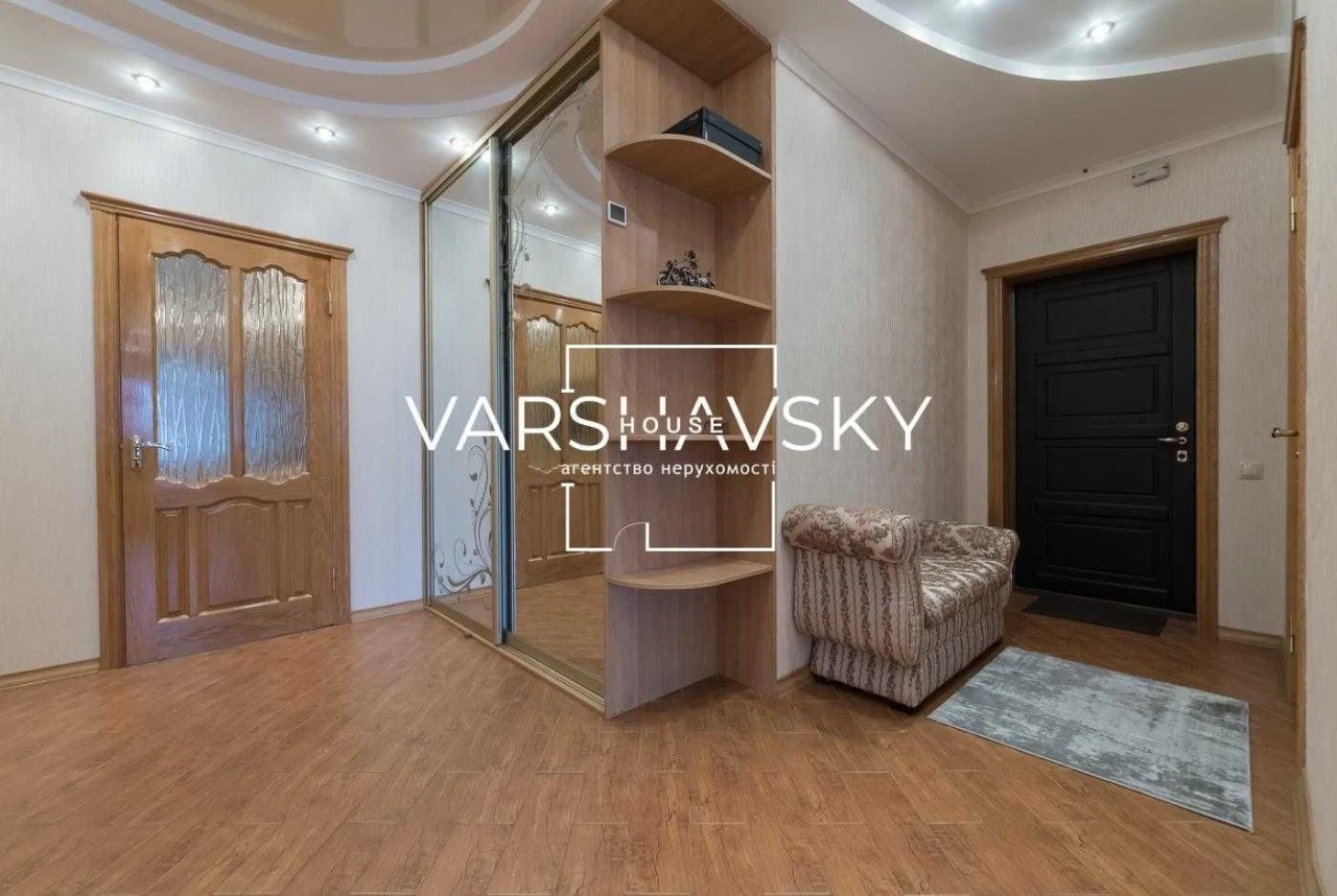 Spacious 3-bedroom apartment for sale near Pozniaky metro, no%