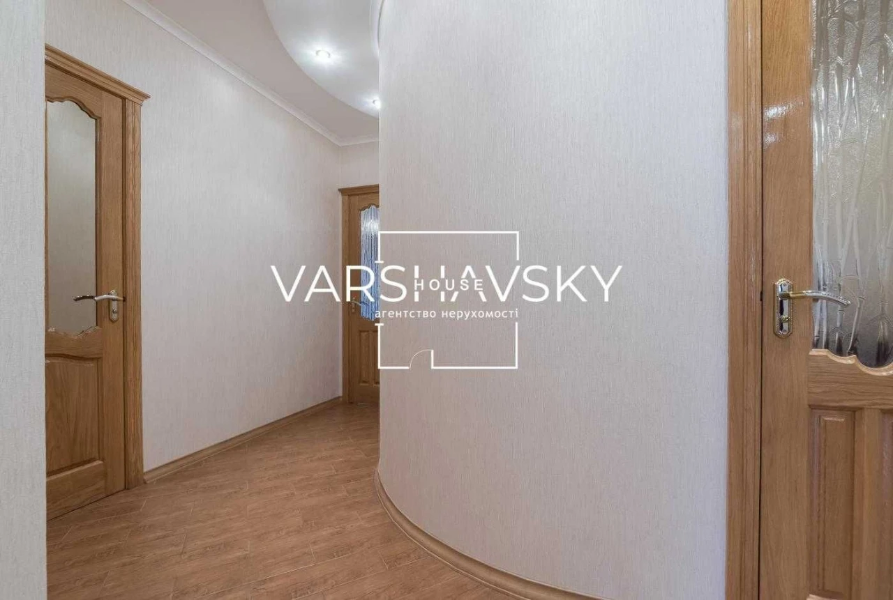 Spacious 3-bedroom apartment for sale near Pozniaky metro, no%