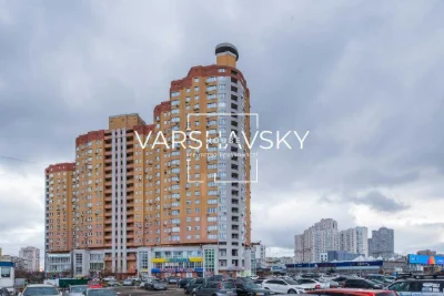 Spacious 3-bedroom apartment for sale near Pozniaky metro, no%