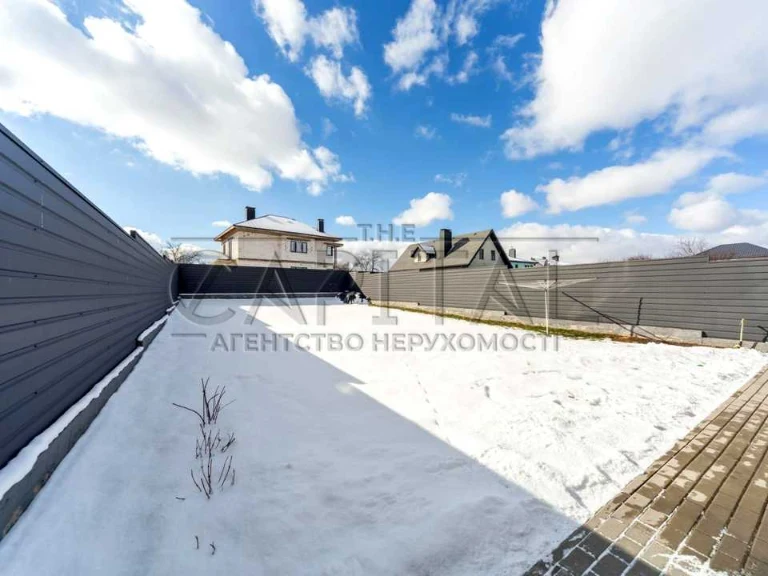 House. Sadovy Prospekt, Kyiv