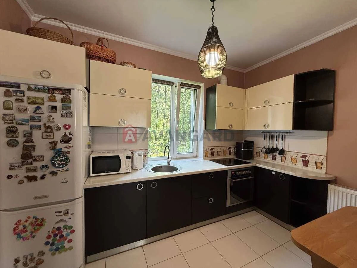 For Sale: 3-Bedroom House in Kyiv, 1 Sadovyi Proyz