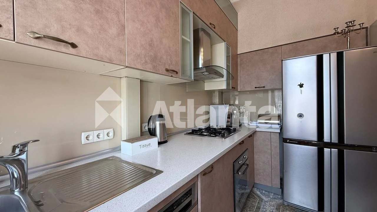 Historical city center. 5 rooms. Renovation