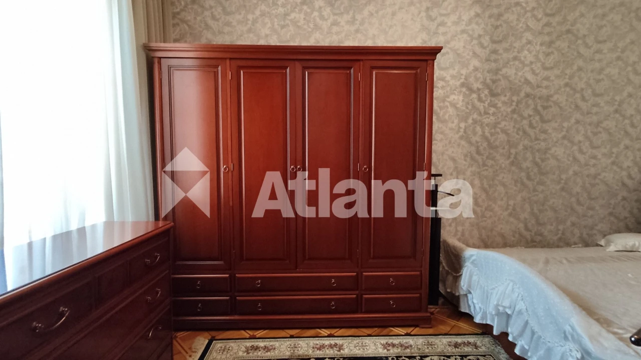 Historical city center. 5 rooms. Renovation