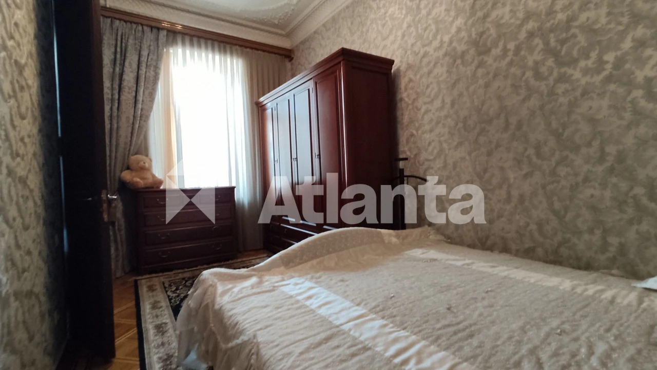 Historical city center. 5 rooms. Renovation