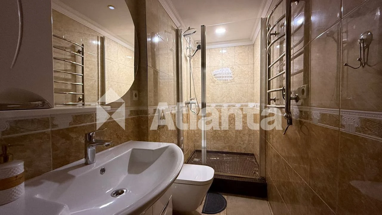 Historical city center. 5 rooms. Renovation