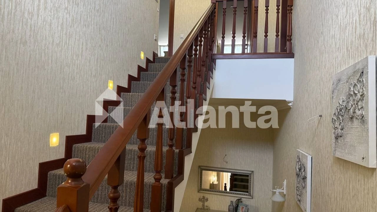 Historical city center. 5 rooms. Renovation
