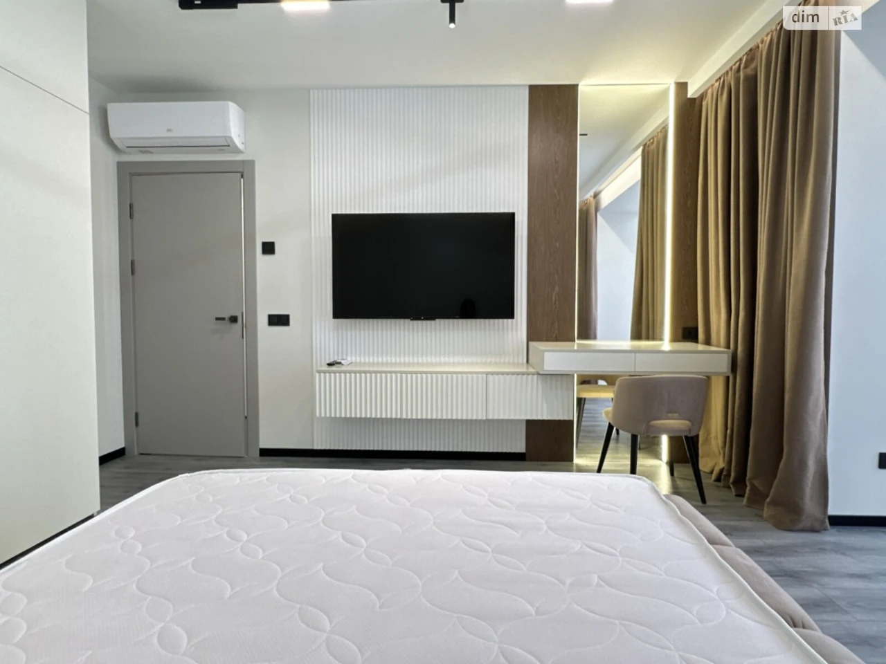 Apartment for Sale: Center