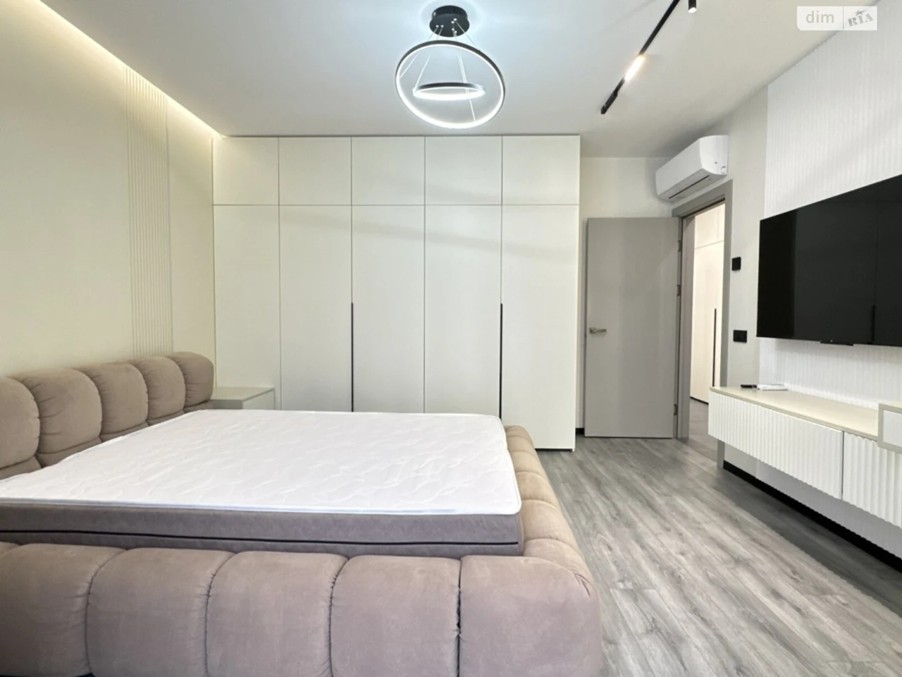 Apartment for Sale: Center