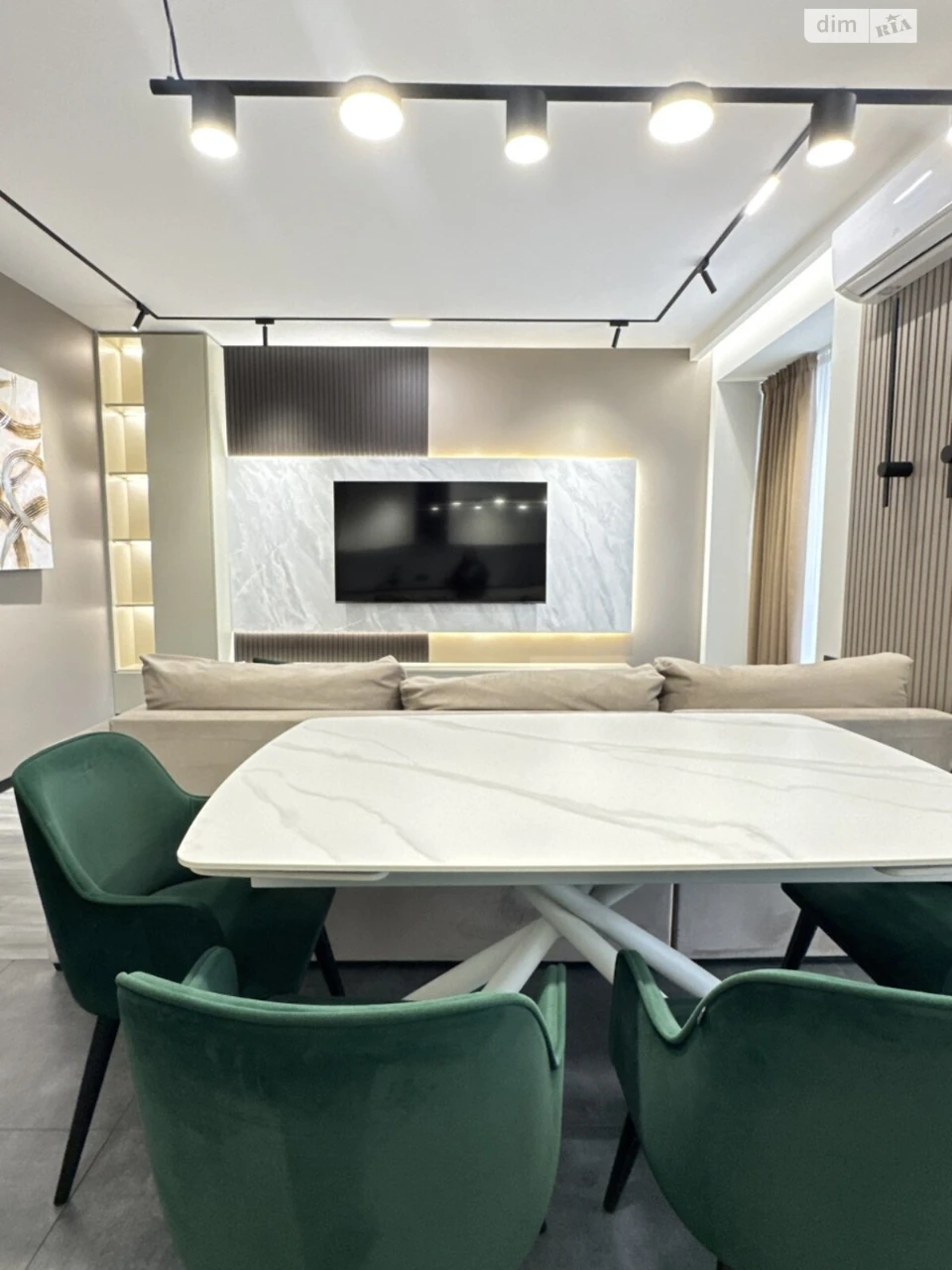 Apartment for Sale: Center