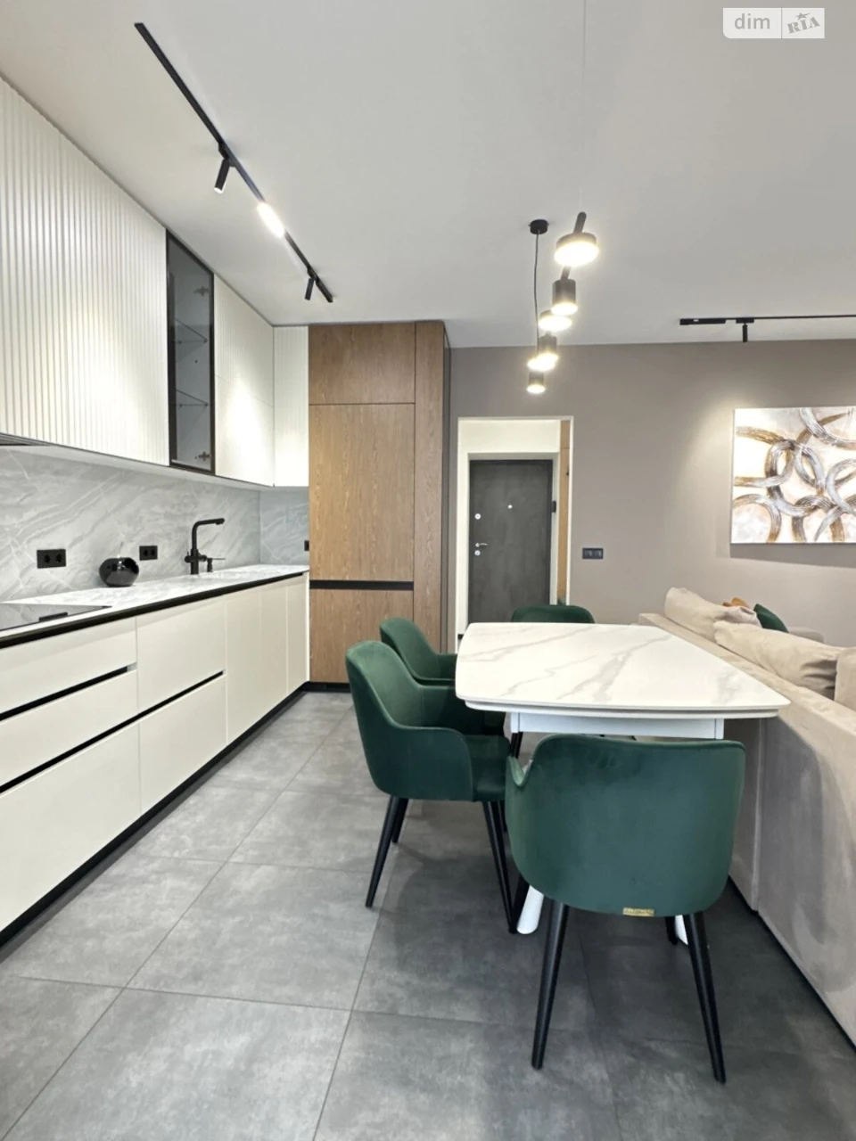 Apartment for Sale: Center