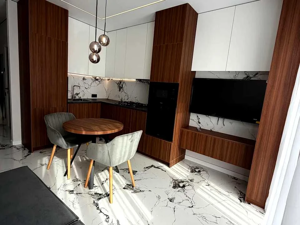 Apartment. Ivano-Frankivsk, Nadricna st.