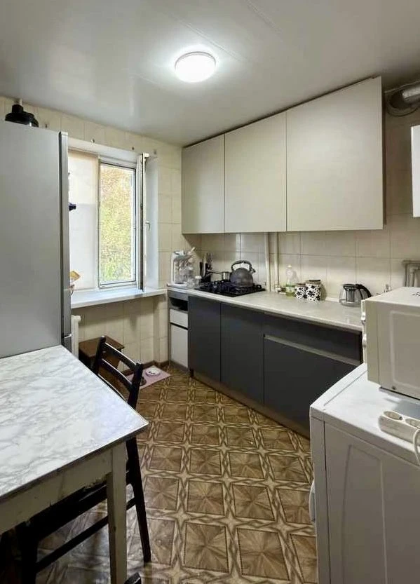 2 room apartment on European Street