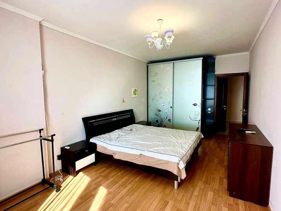 Apartment. Дніprovska Naborhna str.