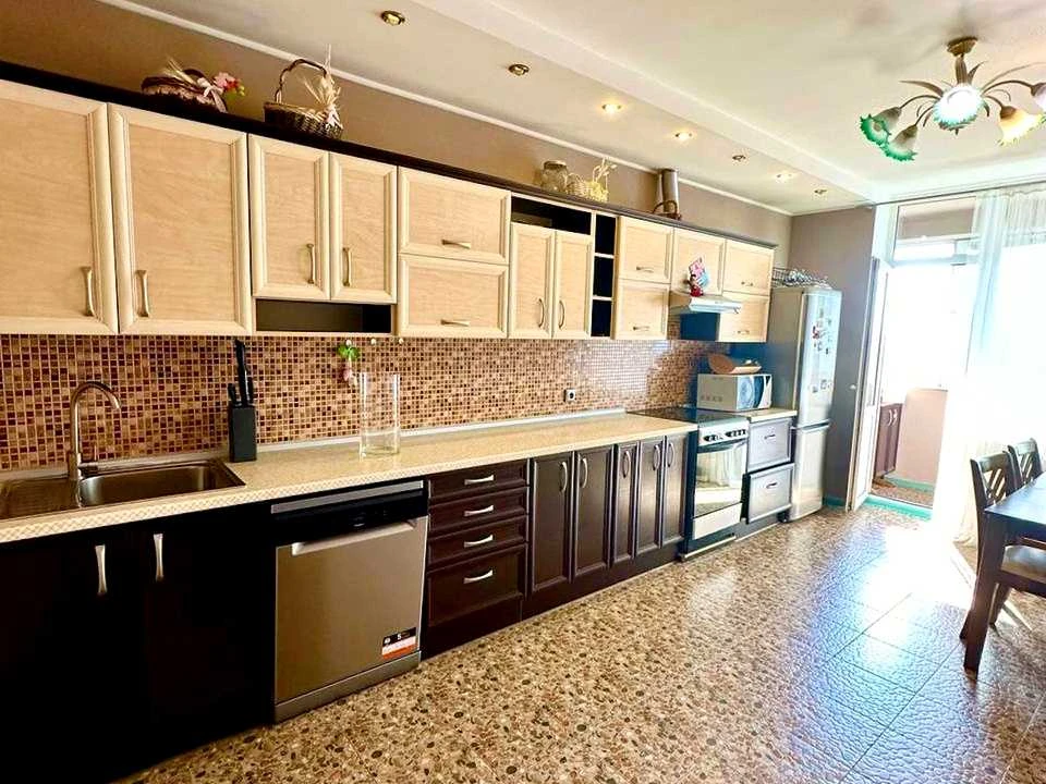 Apartment. Дніprovska Naborhna str.