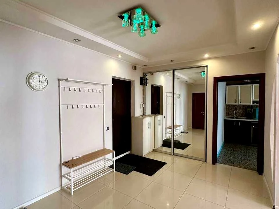 Apartment. Дніprovska Naborhna str.