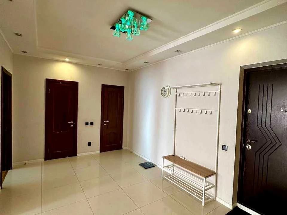 Apartment. Дніprovska Naborhna str.