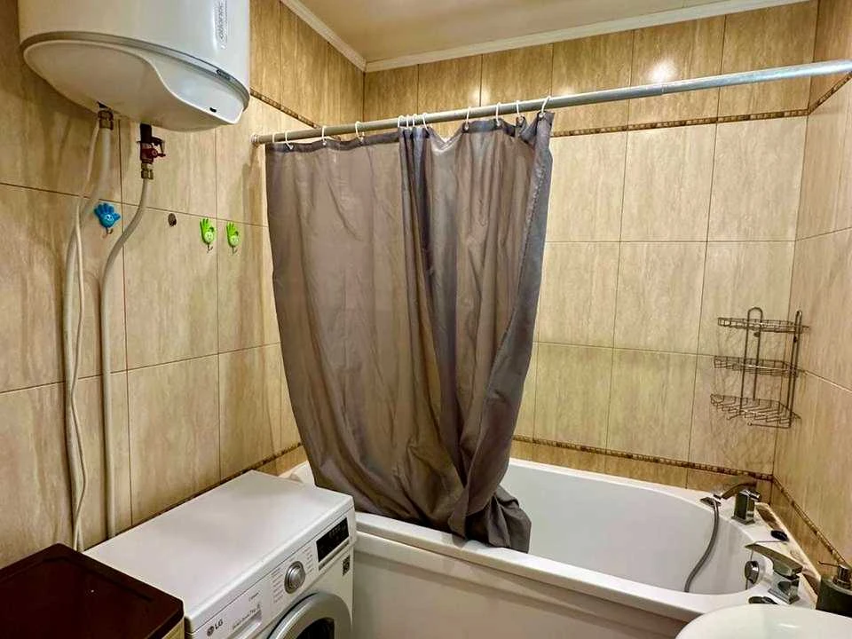 Apartment. Дніprovska Naborhna str.