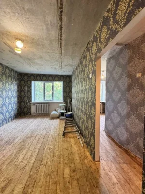 Продажа: Однокомнатная квартира на 12 квартале.