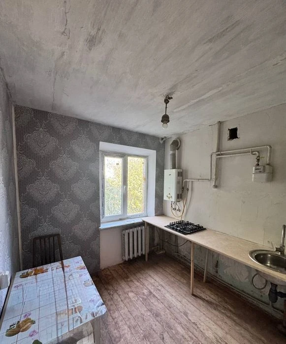 Продажа: Однокомнатная квартира на 12 квартале.