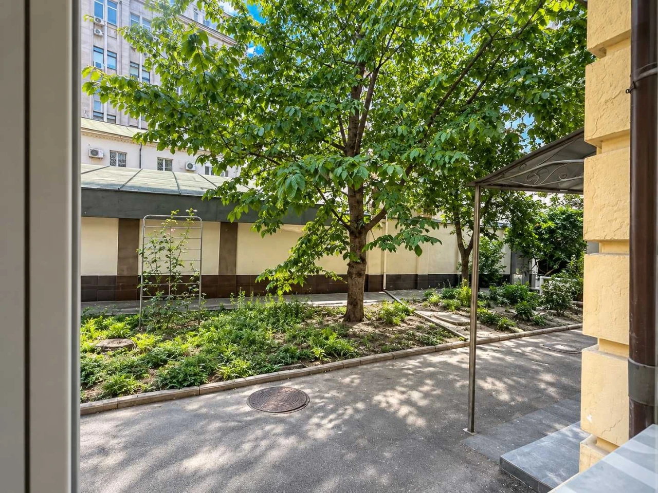 Premium property in Government Quarter: Status, Security